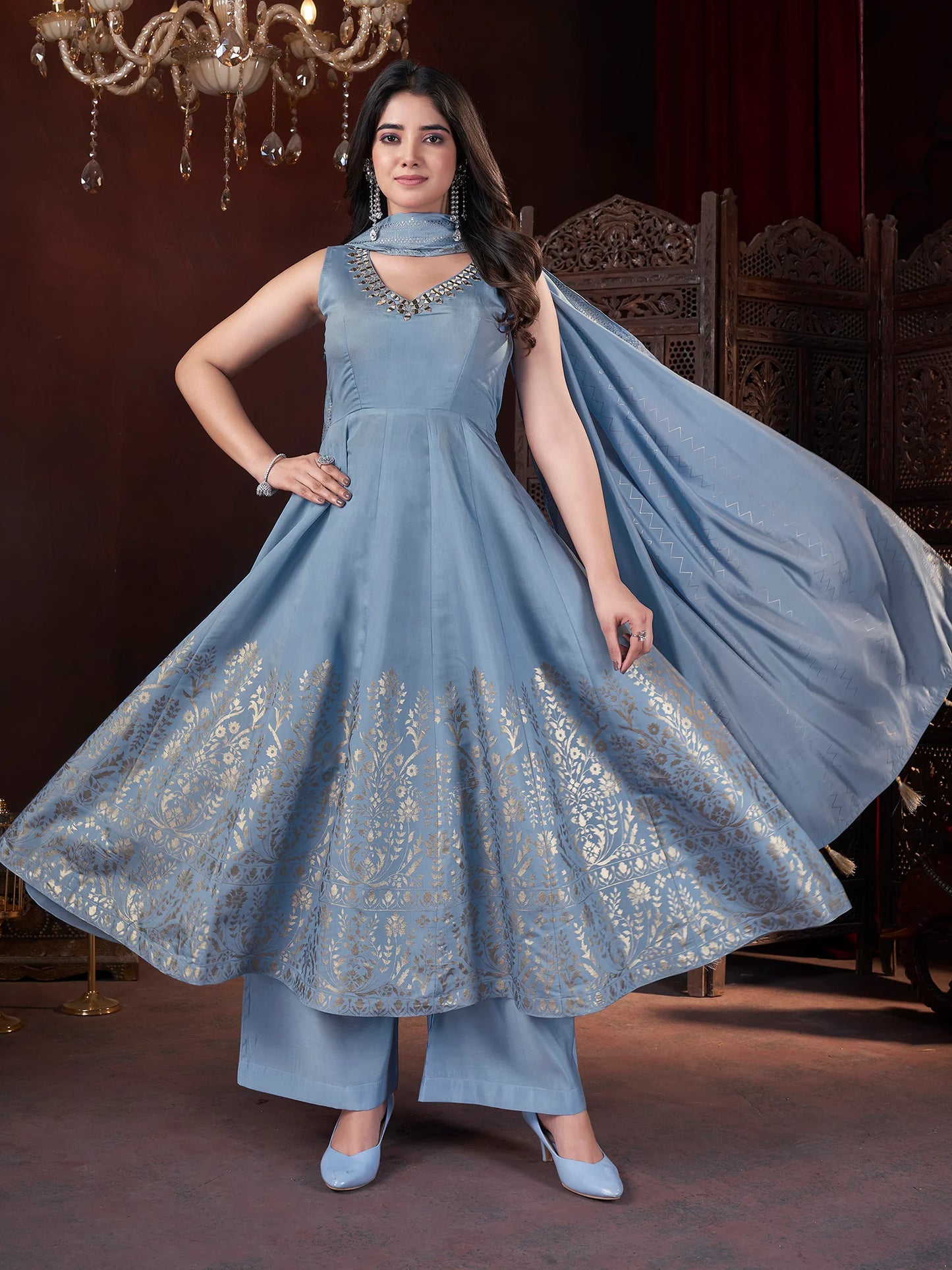 Traditional suit set for women