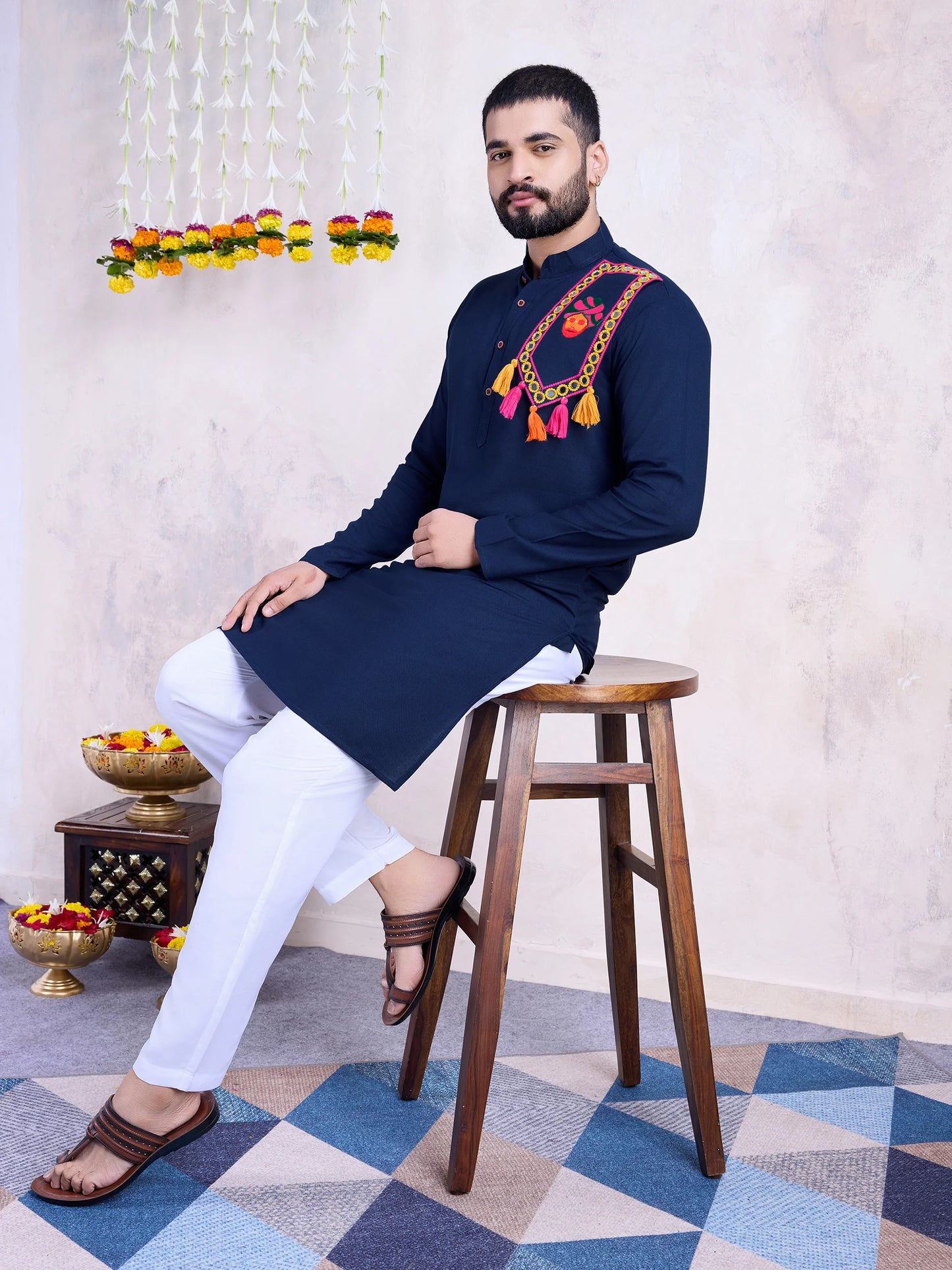 Men's embroidered kurta