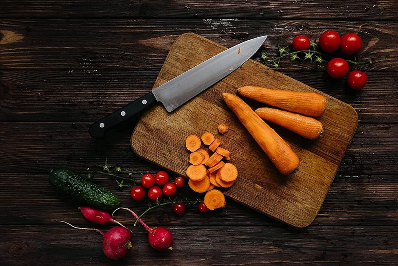 Wooden Chopping Board with Knife Set and Scissor, 6 Piece.