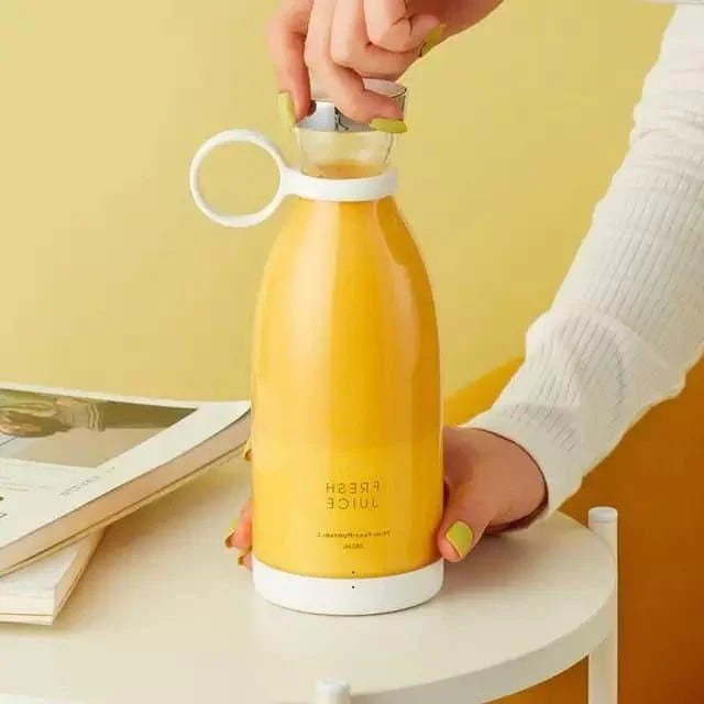 Electric Portable Mini Juicer Bottle.